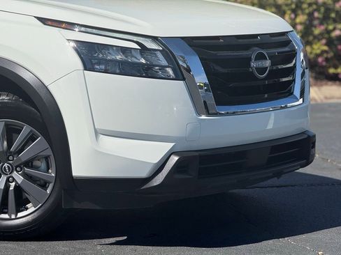 Used 2024 Nissan Pathfinder SV image 6