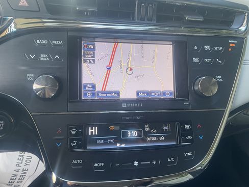 Used 2013 Toyota Avalon Limited w/ Technology Pkg image 10