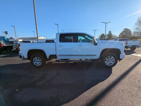 Used 2024 Chevrolet Silverado 3500 High Country w/ Technology Package image 8