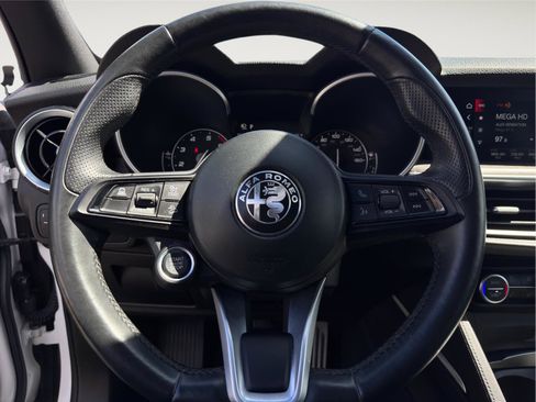Used 2022 Alfa Romeo Stelvio Ti image 9