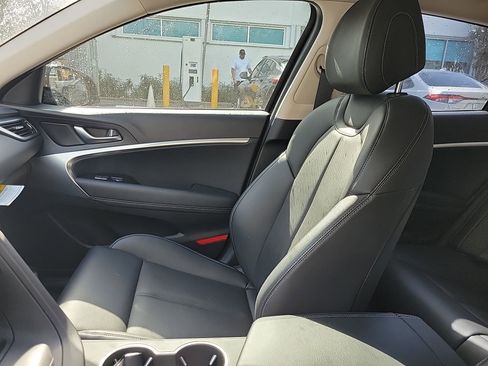 Used 2023 Genesis G70 2.0T image 27