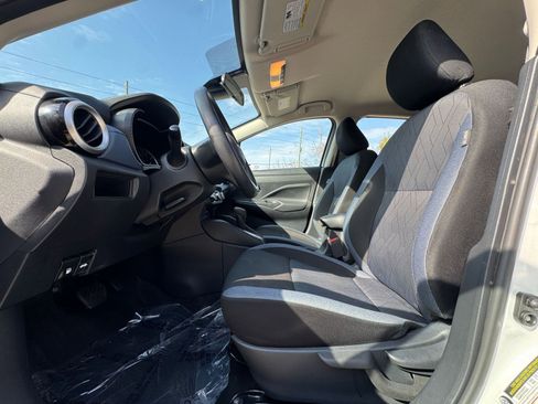 Used 2025 Nissan Versa SV image 23
