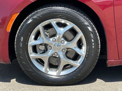 Used 2018 Chrysler Pacifica Limited FWD image 29