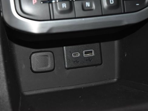 Used 2023 GMC Acadia SLE FWD image 17