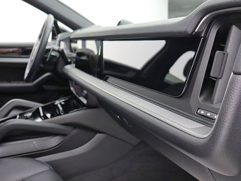 Used 2024 Porsche Cayenne Coupe AWD/4WD image 30