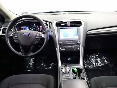 Used 2020 Ford Fusion SE image 14