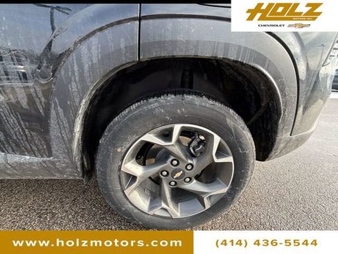 Used 2025 Chevrolet Trax LT w/ Driver Confidence Package image 34