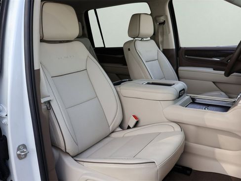 Used 2024 GMC Yukon XL Denali image 21