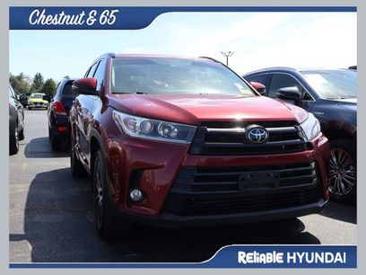 Used 2017 Toyota Highlander SE w/ Carpet Mat Package