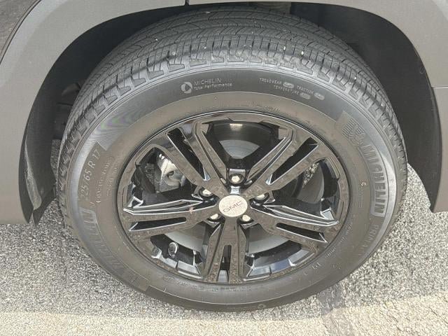 Used 2023 GMC Terrain SLE w/ Driver Convenience Package FWD image 27