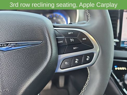 Used 2025 Chrysler Pacifica Select FWD image 20