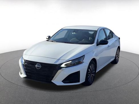 Used 2025 Nissan Altima 2.5 SV image 4