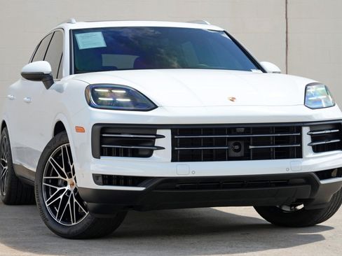 Used 2025 Porsche Cayenne w/ Premium Package Plus AWD/4WD image 4