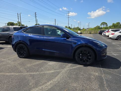 Used 2021 Tesla Model Y Long Range AWD/4WD image 2