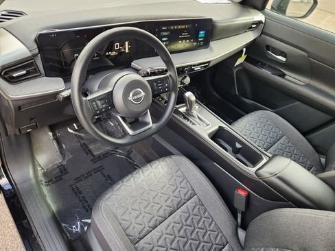 Certified 2025 Nissan Kicks SV image 9