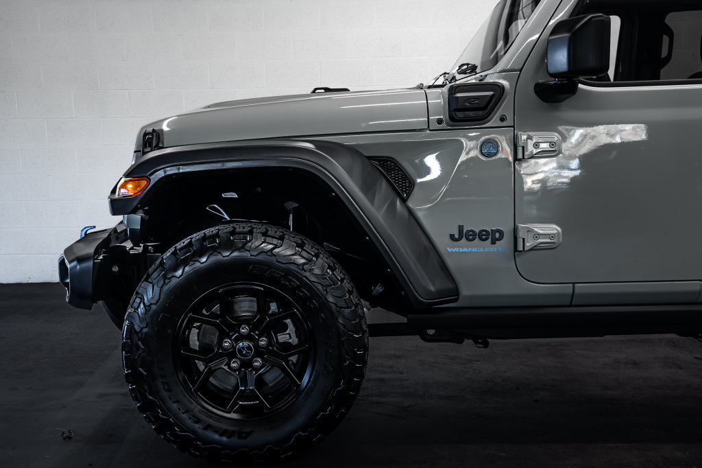 Used 2024 Jeep Wrangler Unlimited AWD/4WD image 12