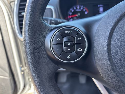 Used 2020 Kia Soul LX FWD image 25