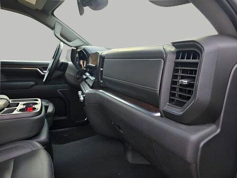 Used 2024 GMC Sierra 1500 SLT image 16