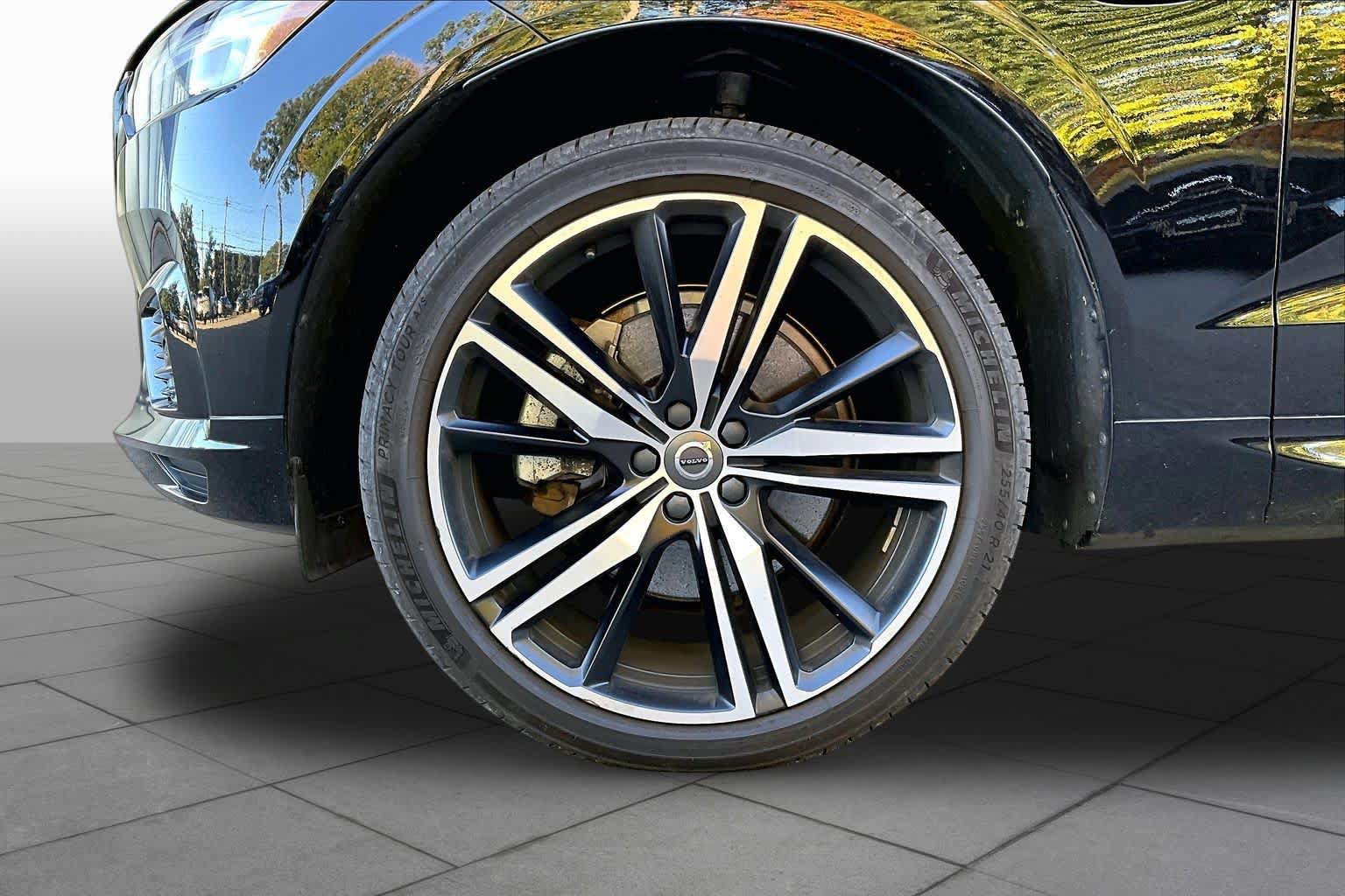 Used 2021 Volvo XC60 T8 R-Design AWD/4WD image 11