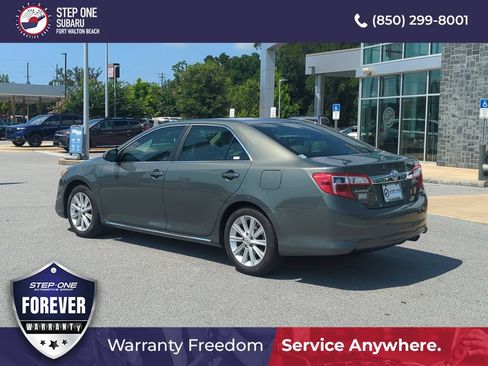 Used 2013 Toyota Camry XLE w/ Leather Pkg FWD image 5