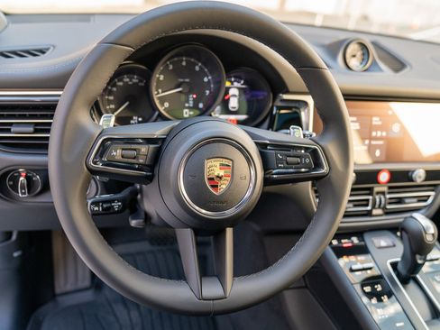 Certified 2026 Porsche Macan AWD/4WD image 14
