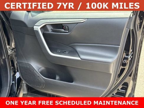 Used 2021 Toyota RAV4 LE AWD/4WD image 8