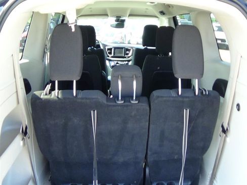 Used 2023 Chrysler Voyager LX image 11