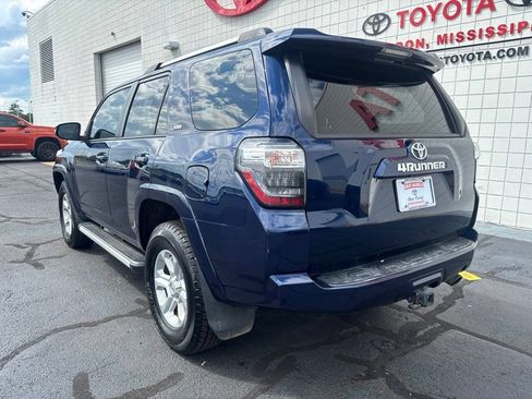 Used 2020 Toyota 4Runner SR5 Premium w/ Moonroof Package AWD/4WD image 6