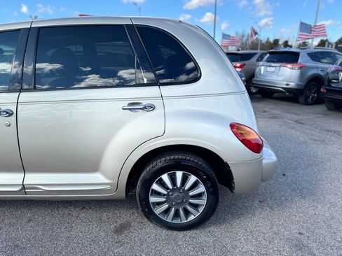 Used 2005 Chrysler PT Cruiser Touring w/ Moonroof Group image 12