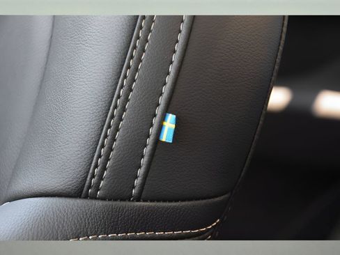 Certified 2025 Volvo XC40 B5 Plus w/ Protection Package Premier image 39