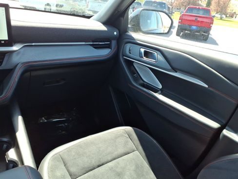 Used 2025 Ford Explorer ST AWD/4WD image 12