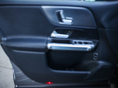 Used 2021 Mercedes-Benz GLB 250 image 25