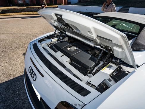 Used 2015 Audi R8 V8 w/ Full Leather Package image 25