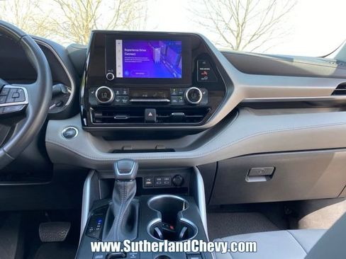 Used 2023 Toyota Highlander XLE image 25