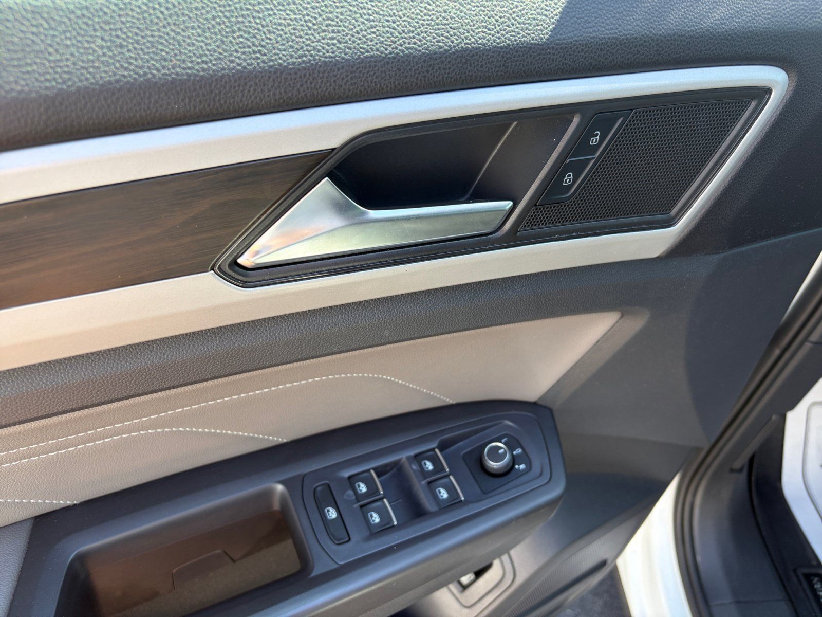 Used 2022 Volkswagen Atlas SE w/ Panoramic Sunroof Package FWD image 13