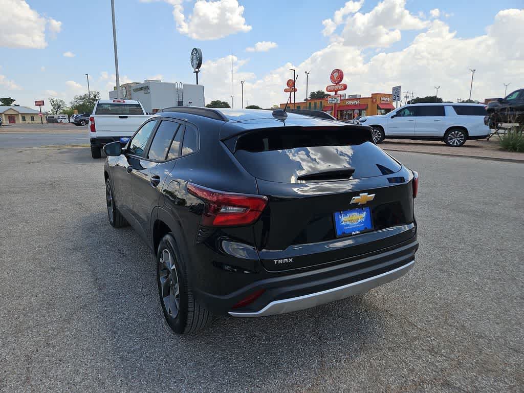 Used 2025 Chevrolet Trax LT FWD image 6
