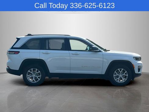 Used 2023 Jeep Grand Cherokee Limited AWD/4WD image 6