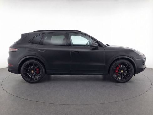 Certified 2023 Porsche Cayenne image 8