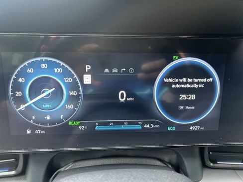 Used 2025 Hyundai Elantra SEL FWD image 17