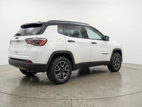 Used 2025 Jeep Compass Trailhawk AWD/4WD image 9