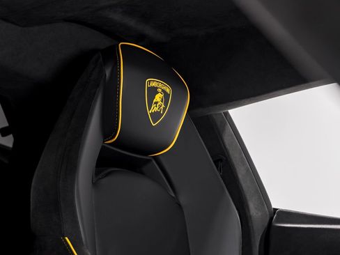 Used 2025 Lamborghini Revuelto image 33
