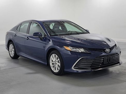 Used 2023 Toyota Camry LE image 2