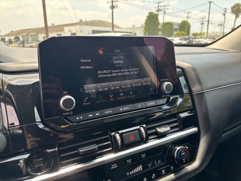 Used 2025 Nissan Pathfinder SV FWD image 21