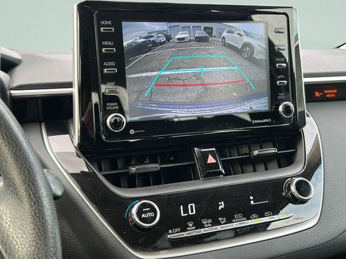 Used 2021 Toyota Corolla LE FWD image 16