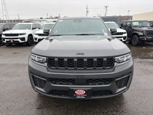 New 2026 Jeep Grand Cherokee Altitude image 8