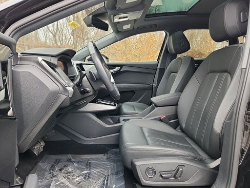 Used 2024 Audi Q4 e-tron Premium Plus image 14