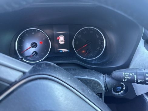 Used 2021 Toyota RAV4 XLE w/ XLE Grade Weather Package image 10