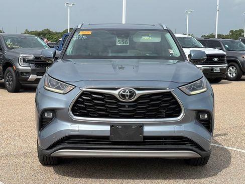Used 2022 Toyota Highlander Platinum AWD/4WD image 3