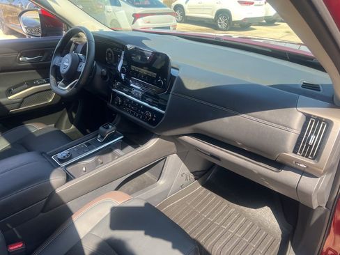 Certified 2024 Nissan Pathfinder Platinum w/ Cargo Package AWD/4WD image 22