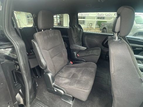 Used 2018 Dodge Grand Caravan SE FWD image 13